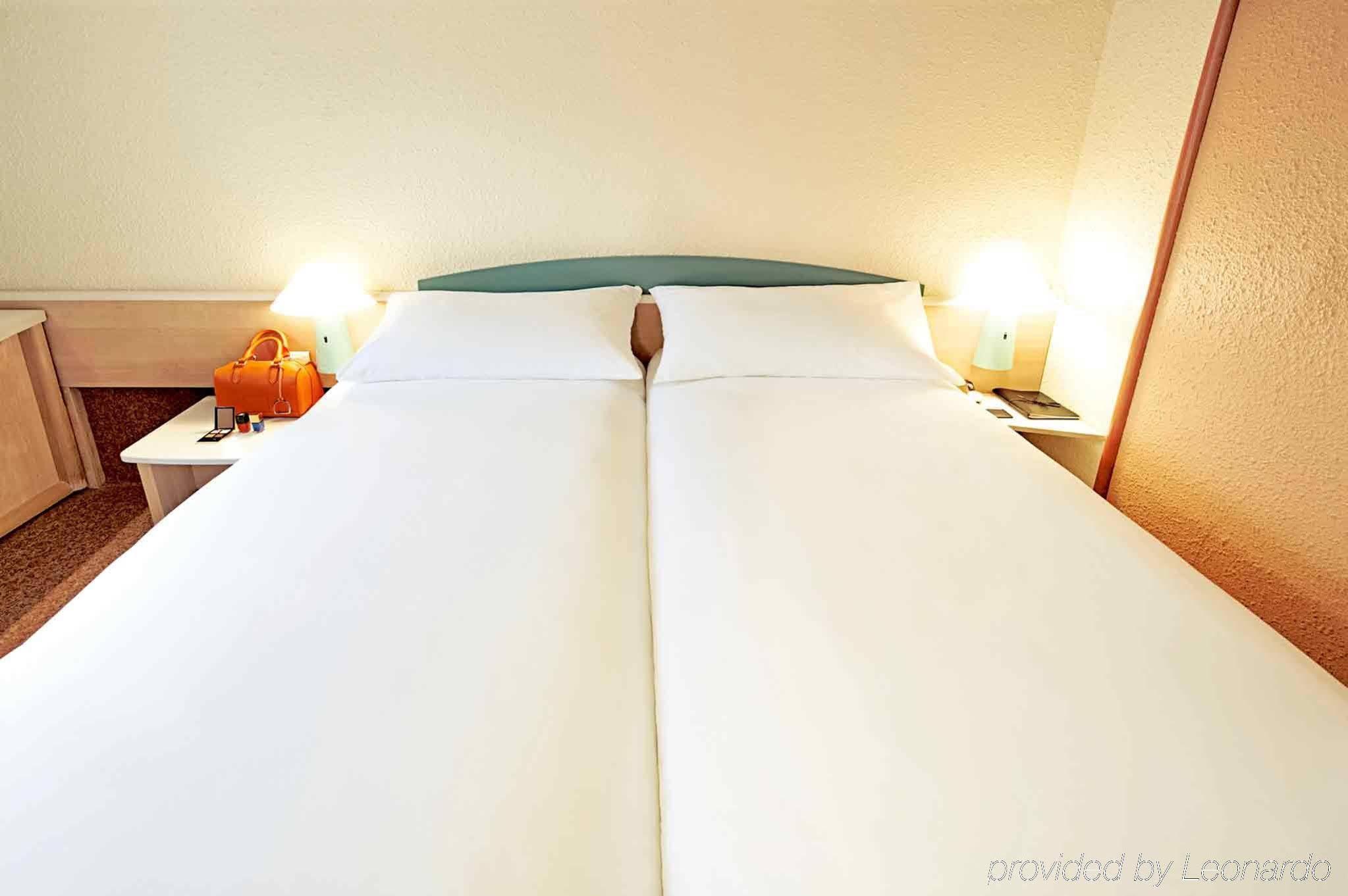 Ibis Budget Caen Porte De Bretagne Bretteville-sur-Odon Екстериор снимка
