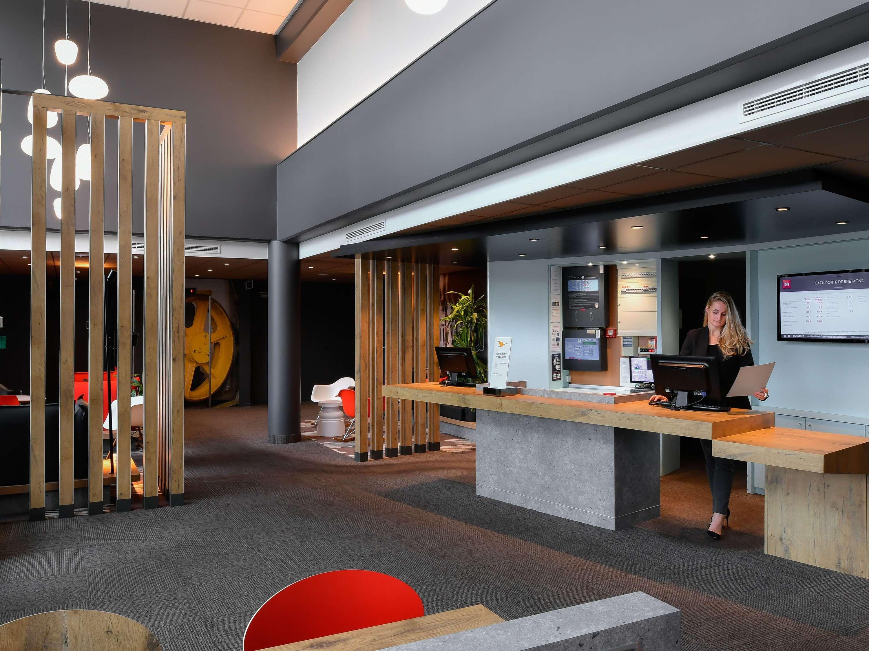 Ibis Budget Caen Porte De Bretagne Bretteville-sur-Odon Екстериор снимка